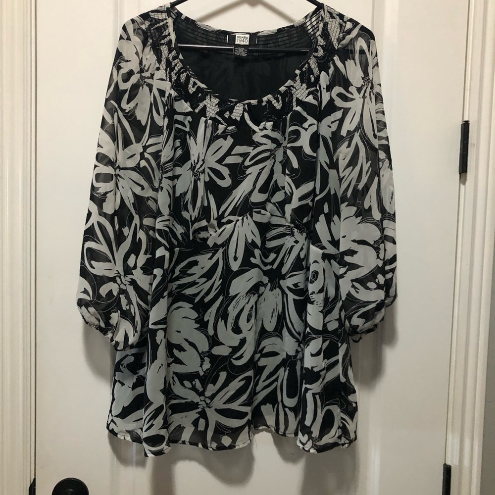 Studio 1940 Women’s size 20 W black and white blouse